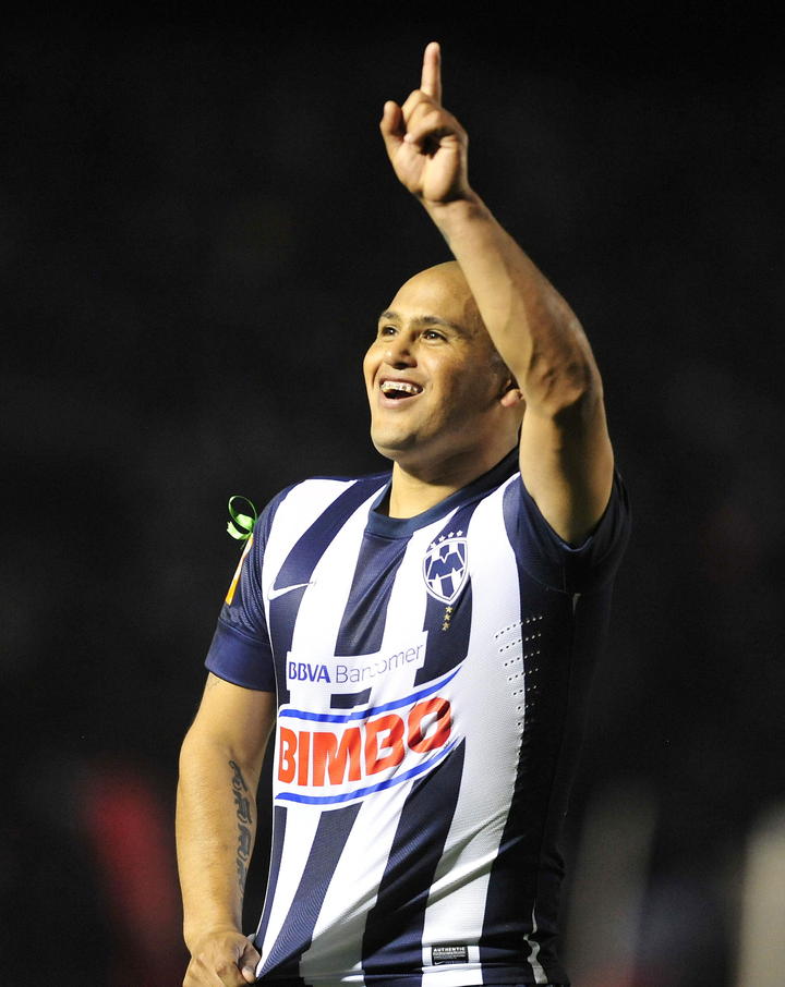 En sexto lugar, ha sido ubicado el "Chupete" Suazo, quien en 2007 llegó a Monterrey, equipo con el que ha visto florecer su carrera.