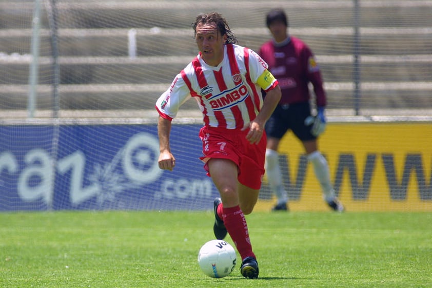 La cuarta posición corresponde a la leyenda del Necaxa, Álex Aguinaga, una de las grandes estrellas de la década de los noventa.