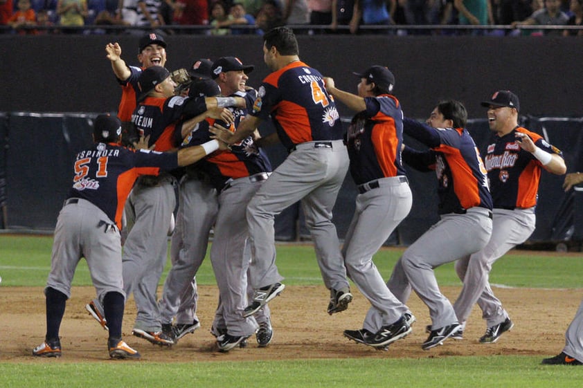 Los felinos festejaron el título de campeón en patio ajeno.