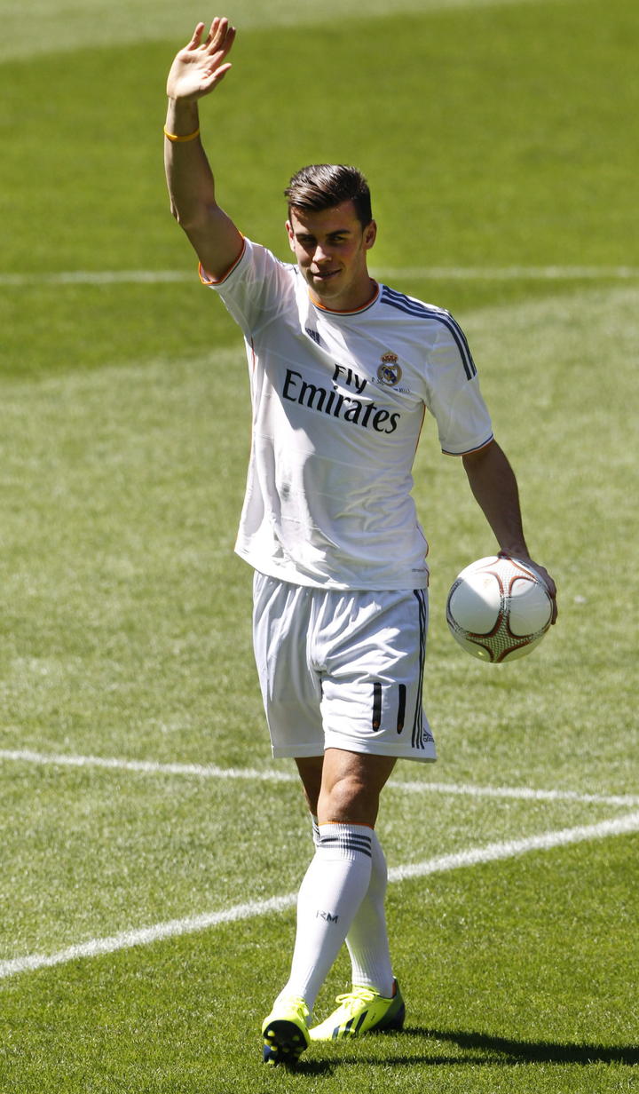 Lo que mucha gente esperó durante todo el verano, así luce Bale enfundado en la camiseta del Real Madrid.