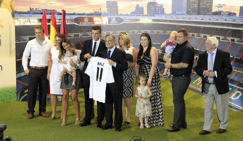 Su familia lo acompañó durante la presentación.