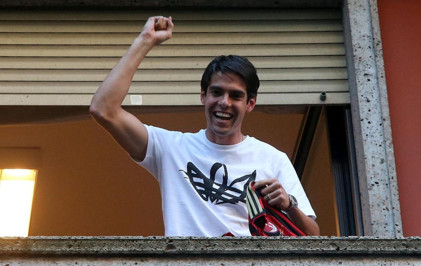 Según la prensa italiana, Kaká firmará un contrato por dos años a cuatro millones más pluses por temporada, respecto a los 11 millones que ganaba en el Real Madrid.