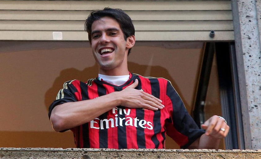 'Hay amores que no se olvidan. Vuelvo a casa': así se expresó el brasileño Ricardo Kaká a su llegada hoy a Italia para fichar con el Milan.