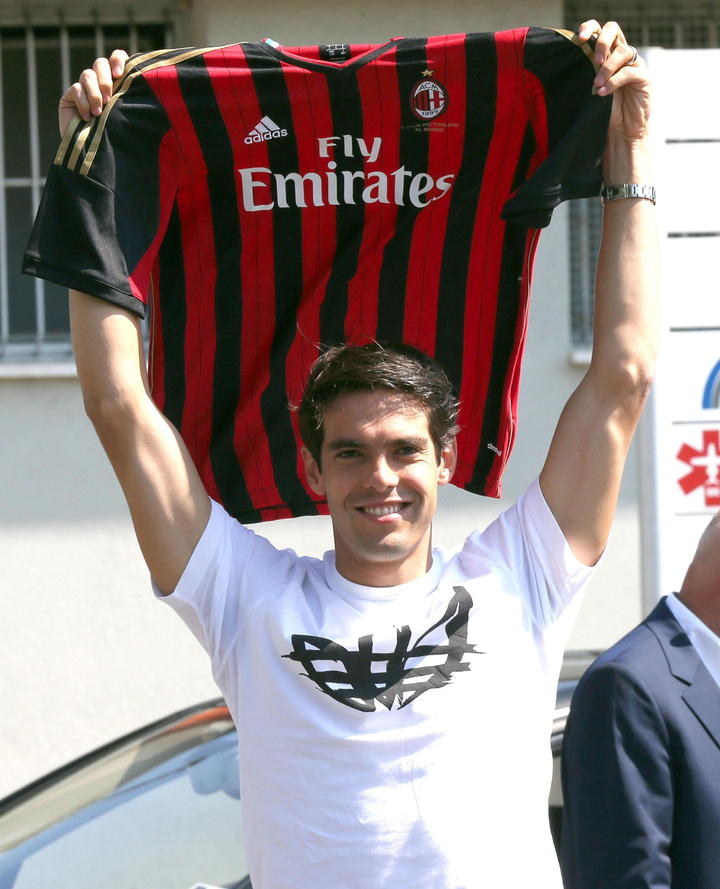 La marcha de Kaka fue considerada muy dolorosa por parte de los directivos del Milan y en varias ocasiones el presidente, Silvio Berlusconi, había asegurado que recibirían al brasileño 'con los brazos abiertos'.