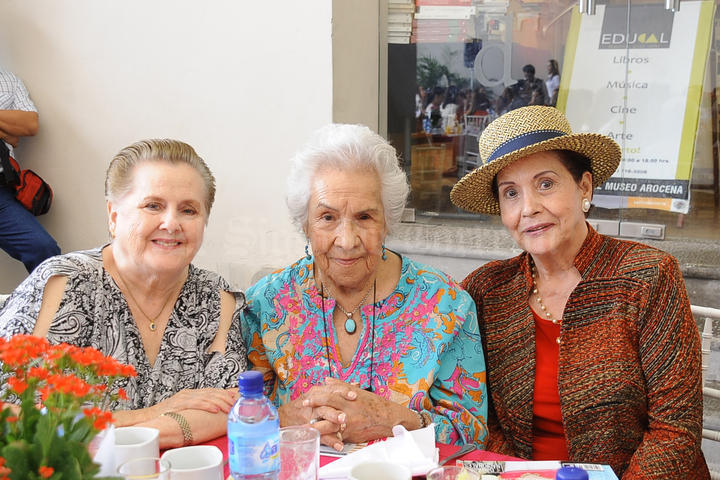 Elenita Webb, Socorro Medellín y Martha Zuno