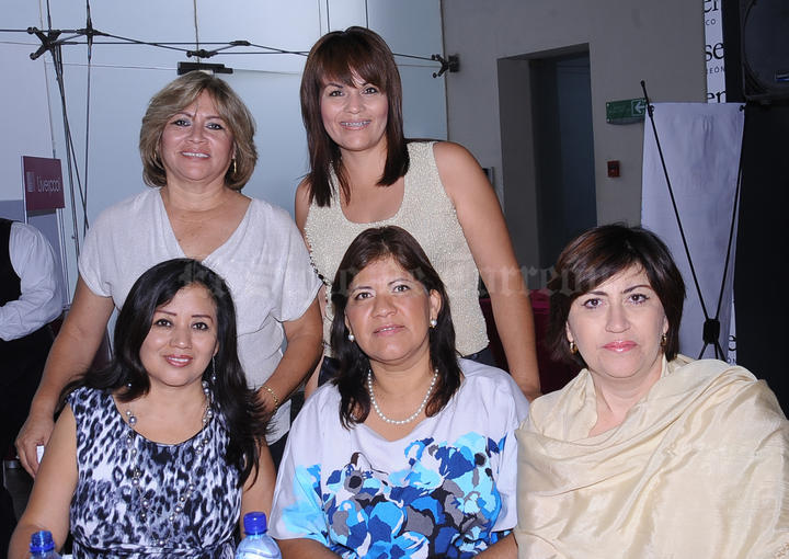 Dulce Pereda, Xochitl Gómez, Gloria Flores, Alma Medina y Alicia González