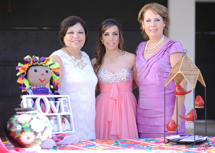 Marcela Torres con las organizadoras, Silvia Olazábal Ceniceros y Alicia Reyes Fernández