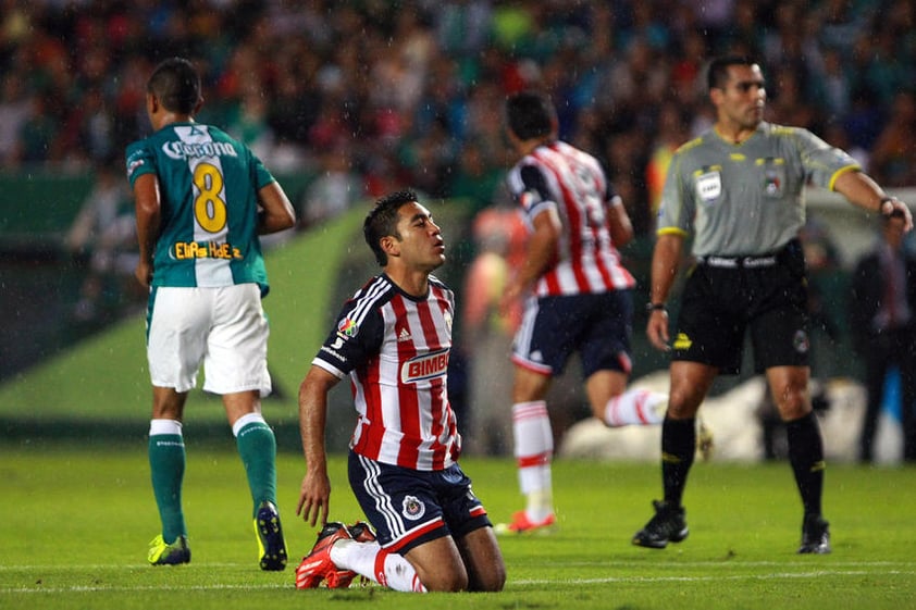 Chivas volvió a perder pero ahora ante León con marcador 2-1. Luis Montes anotó un golazo para los 'Esmeraldas' y Rafael Márquez Lugo anotó el de la honra para los de guadalajara.