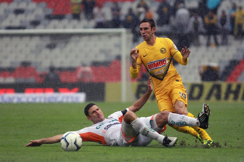 América vuelve a los más alto del liderato general tras vencer a Jaguares de Chiapas en el Estadio Azteca. Miguel Layún se hizo presente en el marcador con un golazo.