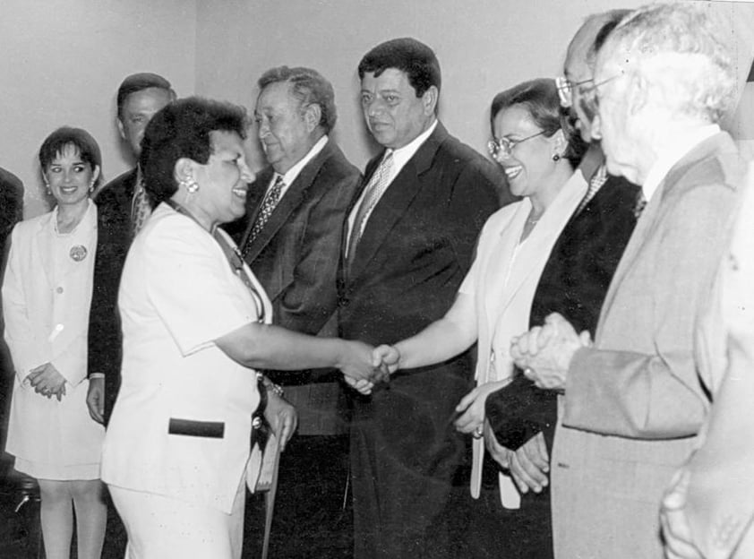 MARÍ­A LUISA  Triana Pacheco y sus hijos Luis Miguel, Gustavo y Emiliano en la Catedral Metropolitana.