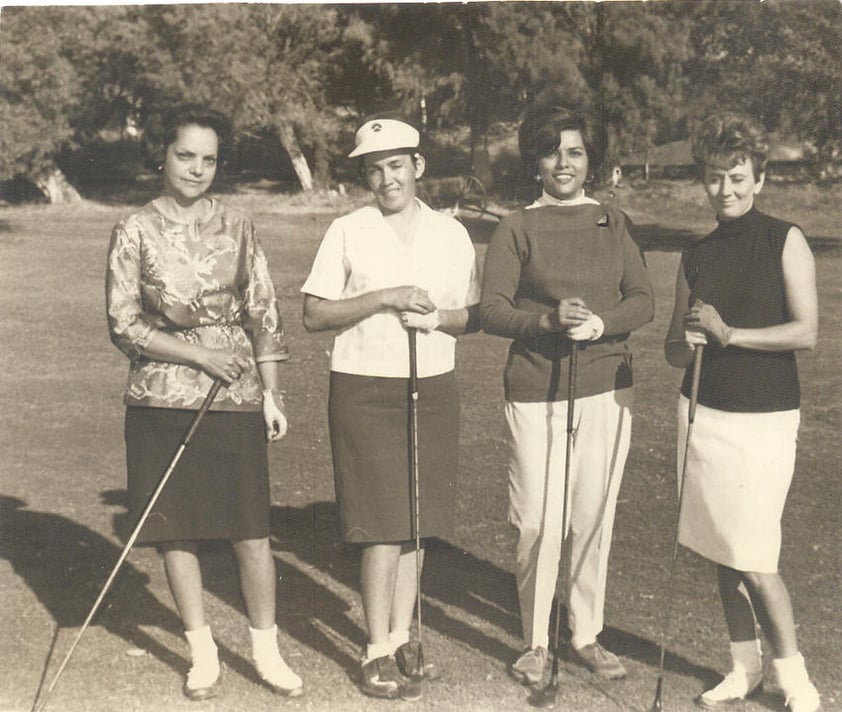 ISABEL  de Saldaña, Elsa R. de Dí­az Flores, Laura Gómez Barocio y Peggy B. de Balderrama, en el torneo de 1967.