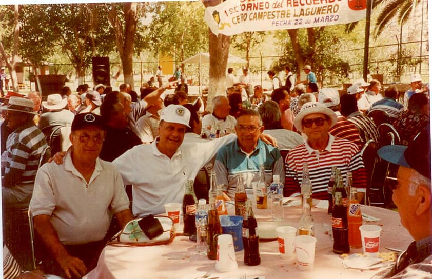 HARRIET  Gilman, Jeanette, Ileine Schulz y Peggy en el IV Torneo Anual Cruz Blanca en 1961.