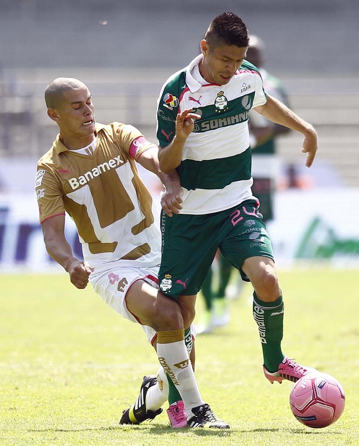 Fue hasta el minuto 62 cuando por izquierda Jesús Escoboza llegó con balón dominado y sacó centro raso que Oribe Peralta alcanzó a conectar con la marca de un defensa encima, y metió el balón a la base del poste derecho de Palacios para el 1-0.