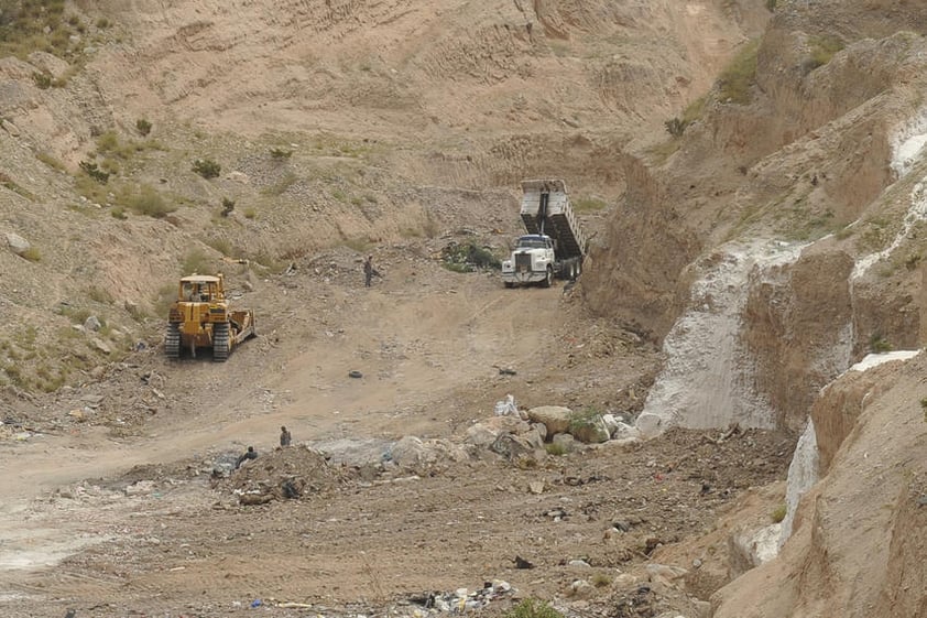 En Gómez y Lerdo. El "Pozo del Huarache" es el lugar donde se depositaron los desechos sólidos recogidos en los municipios de Gómez Palacio y Lerdo.