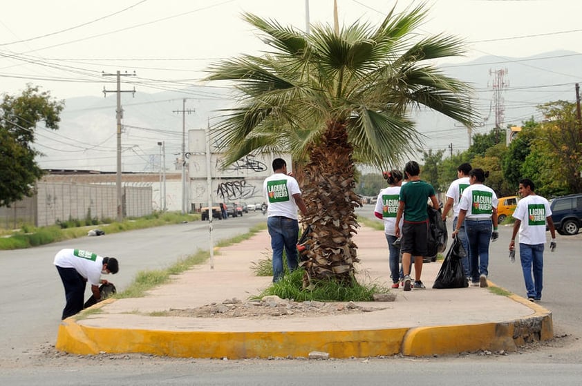 Salen a las calles. Familias enteras salieron a las calles de sus sectores para apoyar en Laguna Yo Te Quiero.