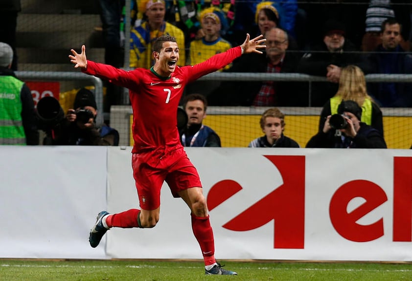 Cristiano brilló para asegurar el pase de Portugal al Mundial.