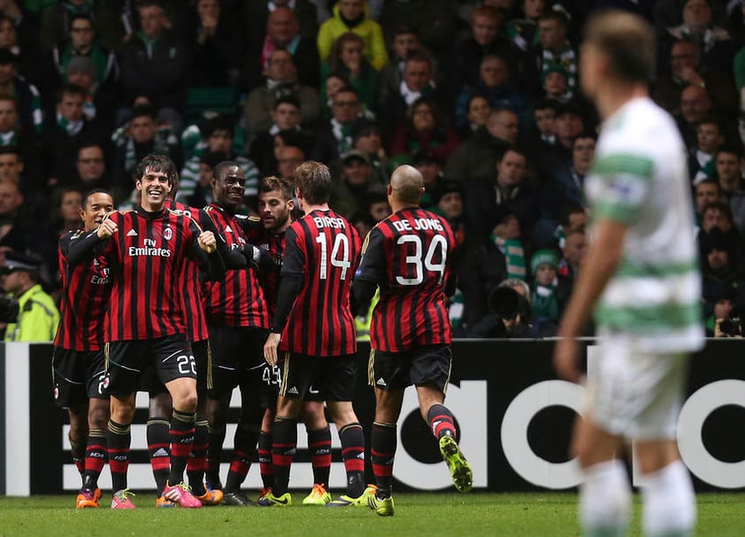 El brasileño Kaká abrió el marcador a los 13 minutos de juego en lo que terminó en un contundente 3-0 del Milán sobre el Celtic de Glasgow.