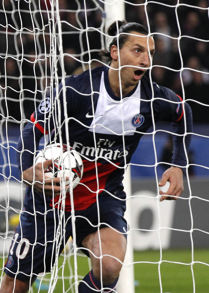 Ibrahimovic abrió el marcador al minuto 7 en lo que terminó en victoria de su equipo Paris Saint German 2-1 ante el Olympiacos.