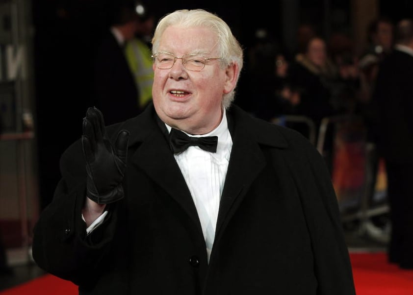 28 de marzo. Richard Griffiths | Quien fue uno de los más grandes actores de su generación del teatro británico, y pasó a la historia como el malhumorado tío Vernon, el menos mágico de los personajes en las películas de "Harry Potter", falleció a los 65 años de edad.