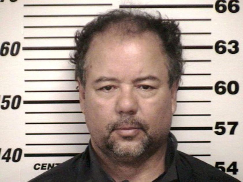 3 de septiembre. Ariel Castro | El hombre que mantuvo cautivas a tres mujeres durante casi una década en su casa de Cleveland hasta que una de ellas logró escapar, fue hallado muerto en su celda.