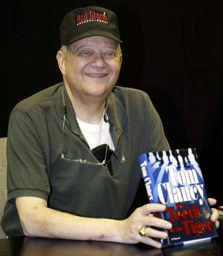 1 de octubre.Tom Clancy |  El novelista estadounidense Tom Clancy, autor de populares obras de espionaje, política y temas militares, murió en un hospital de Baltimore a los 66 años.