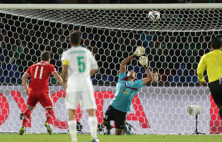 Pudo marcar el tercero el Bayern pero Shaquiri falló lo más fácil. En carrera chutó al travesaño con el portero vencido. También debió firmar el tanto de la honra el Raja Casablanca pero le faltó puntería. Moutouali perdonó un rechace de Neuer y Kachani chutó desviada la última ocasión clara de su equipo.