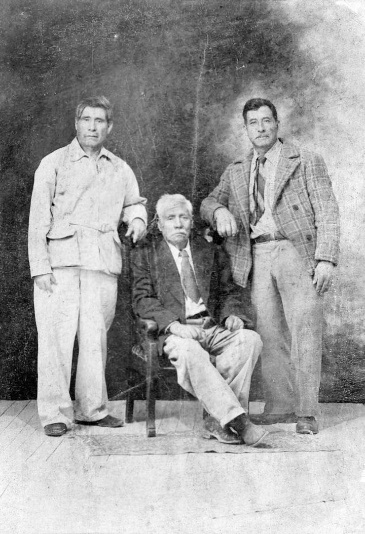 Sr. Pablo Rodríguez con sus hijos, Emiliano y Gerónimo Rodríguez (f) en 1960, impulsores de la agricultura en Lerdo y la Comarca Lagunera