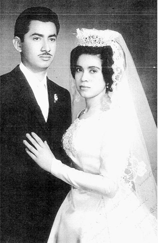 Pedro Martell Rodríguez y María Isabel Ruiz Esparza celebrando 50 años de matrimonio.