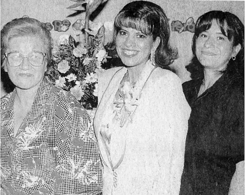 Guadalupe Escaleda Alvarado, Graciela Escaleda y Lupita de Lara festejando el día de la amistad, hace varios años