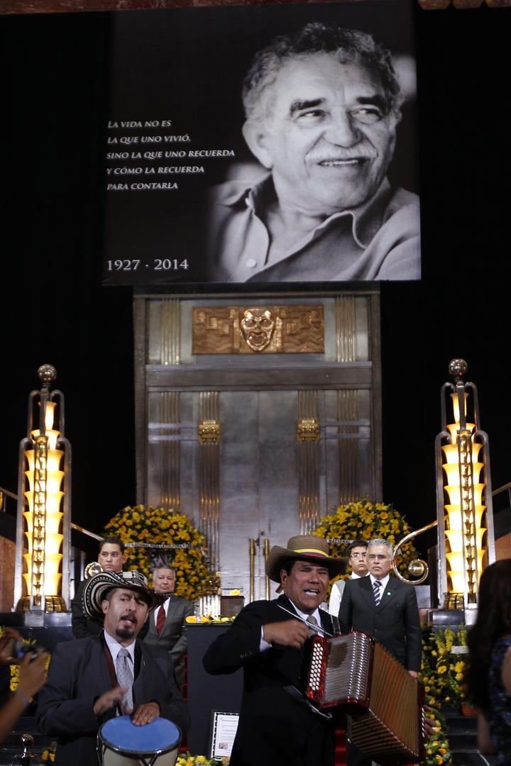 Un grupo de música llegó hasta el lugar, trayendo la presencia de García Márquez a todos los presentes al ritmo de su adorada "Macondo".