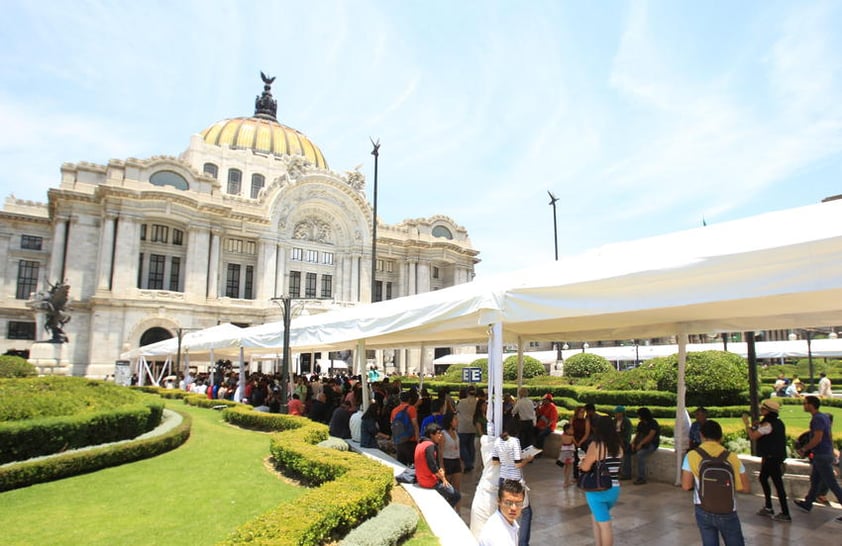 El personal y autoridades se encargaron de la seguridad de los presentes con acciones como la instalación de carpas para que no se vean afectados por el clima.