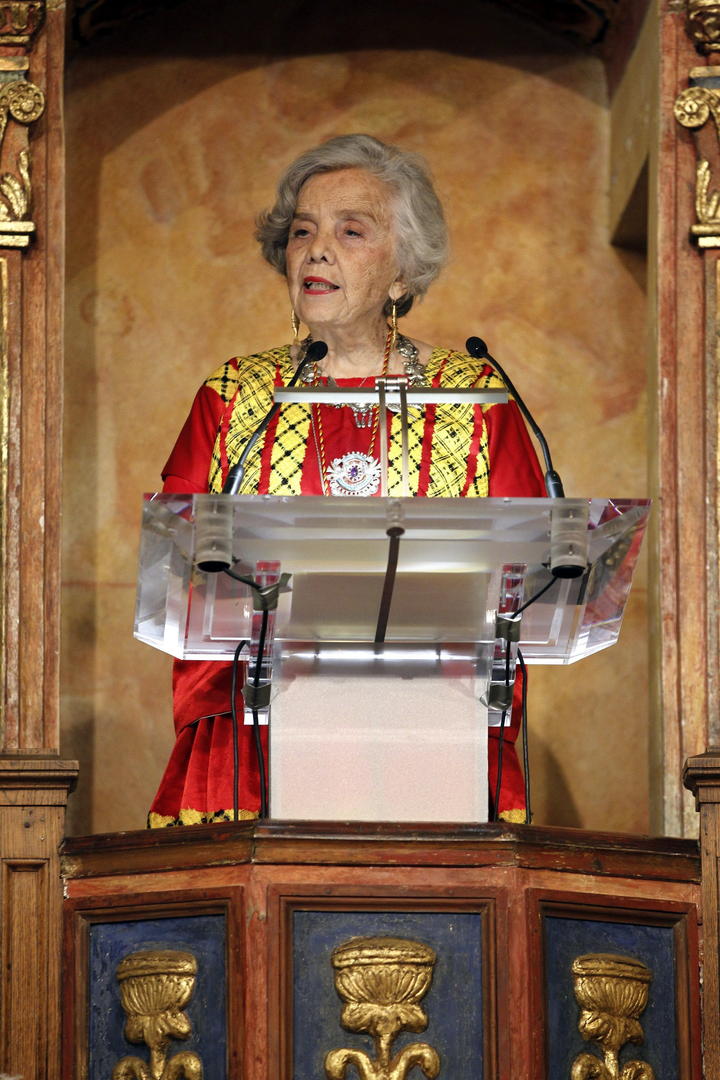 Poniatowska  recordó a las anteriores mujeres que recibieron el Premio Cervantes: María Zambrano, Dulce María Loynaz y Ana María Matute, “las tres Marías, zarandeadas por sus circunstancias, no tuvieron santo a quien encomendarse y sin embargo, hoy por hoy, son las tres mujeres de Cervantes”.