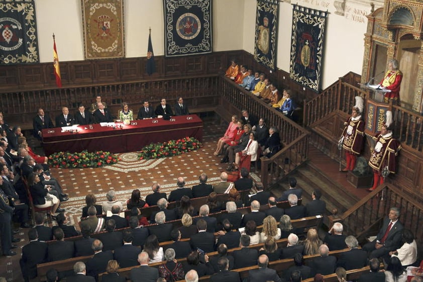 Ante autoridades, personalidades del mundo de la cultura, la academia y la diplomacia, Poniatowska se definió como “una Sancho Panza femenina” que recibe este premio y está orgullosa de caminar al lado de los desfavorecidos y de mujeres luchadoras.