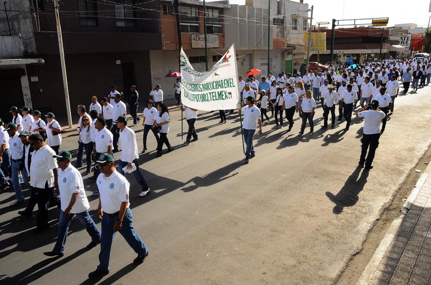 La marcha terminó a las 10:30 en Juárez y Javier Mina, frente al Sindicato de Telefonistas con los honores a la bandera y la entonación del himno nacional.