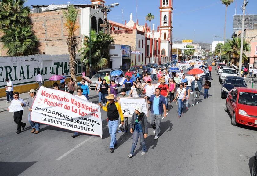 Los participantes se concentraron en punto de las 9 de la mañana en la Alameda Zaragoza y de ahí partieron por la Hidalgo rumbo a la Zaragoza en donde tomaron la Juárez