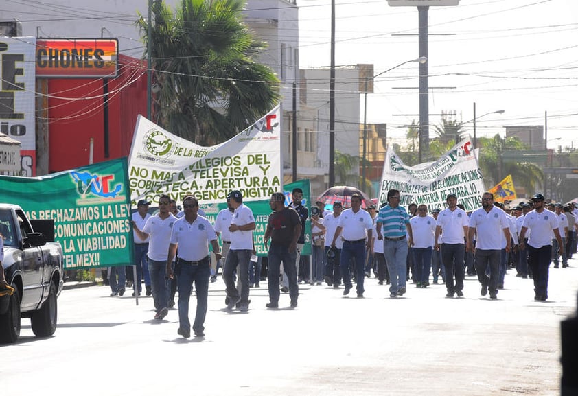 La manifestación fue en rechazo a las reformas estructurales impulsadas por el presidente de la República, Enrique Peña Nieto.