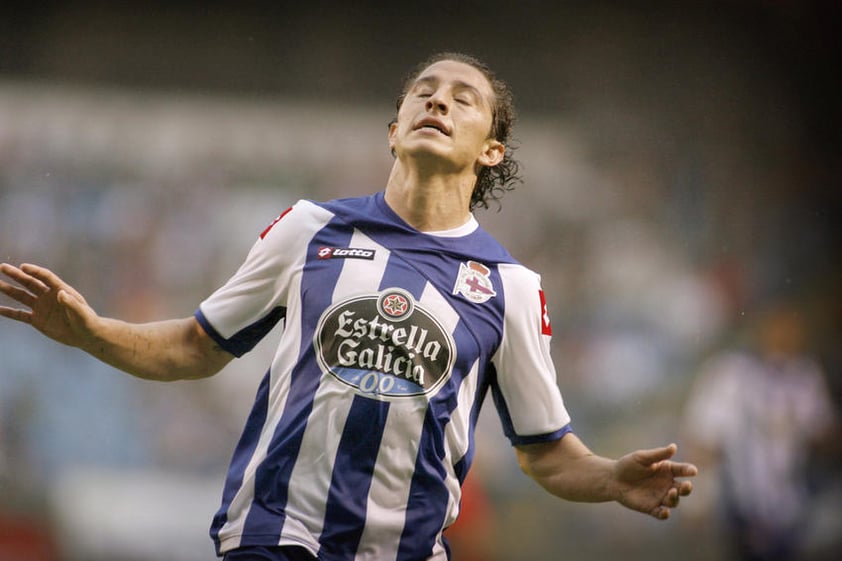 El Deportivo La Coruña se fue a la Segunda División en la campaña 2010-11, Andrés Guardado fue uno de los jugadores que militaba en ese club.