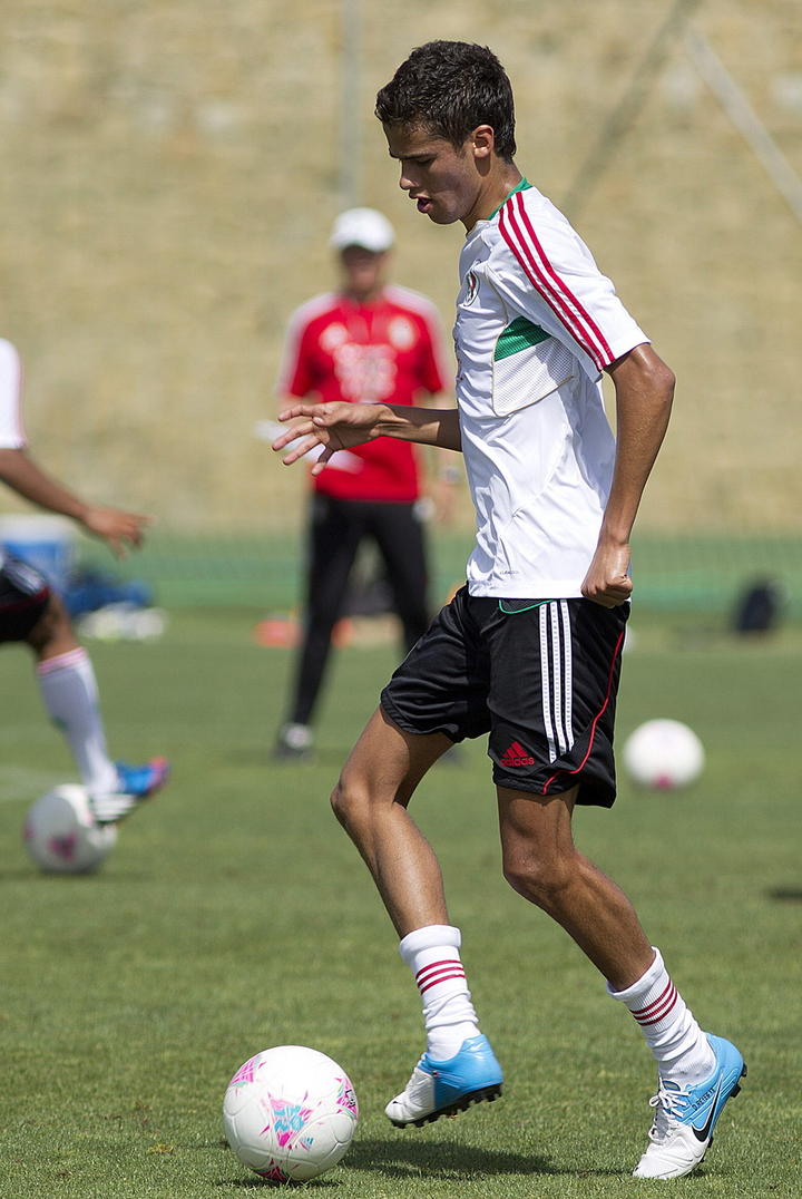 Diego Reyes - Es uno de esos jugadores que ha evolucionado, lleva años, se fue a jugar a Europa y tiene la experiencia para hacerlo muy bien en el Mundial.