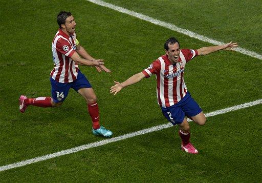 Con gol del uruguayo Diego Godín, Atlético de Madrid derrotaba por la mínima diferencia a Real Madrid, al final del primer tiempo.