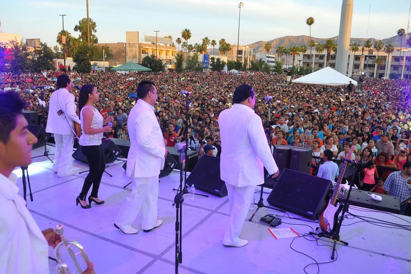 Durante más de 30 años han permanecido vigentes, sin embargo, gracias a sus reciente discos -uno de duetos y otro sinfónico- Los Ángeles Azules se encuentran en los cuernos de la luna, algo que demostraron en su visita a Torreón.