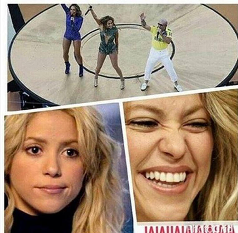 Shakira captada por un fotógrafo burlándose nuevamente del número de los artistas invitados.