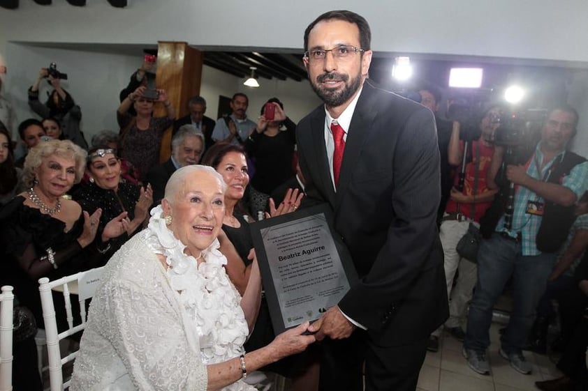 Además, el galardón Inmortal de la Sección 2 de la ANDA, de los estados del norte, y una placa de parte del municipio de Artega, Coahulia, lugar donde nació.