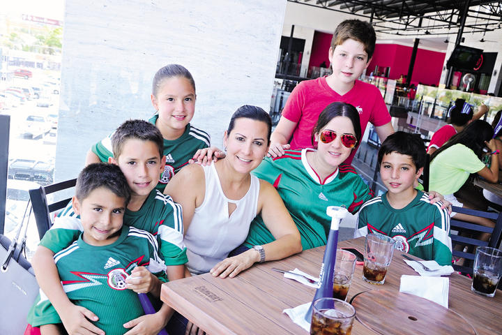 Antonio, Raúl, Ana LucÃ­a, Rosy, Emiliano, Marijose y Pablo.