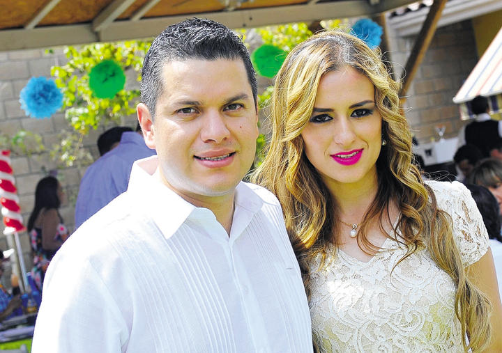 Roberto y Eloísa, papás de los gemelos.