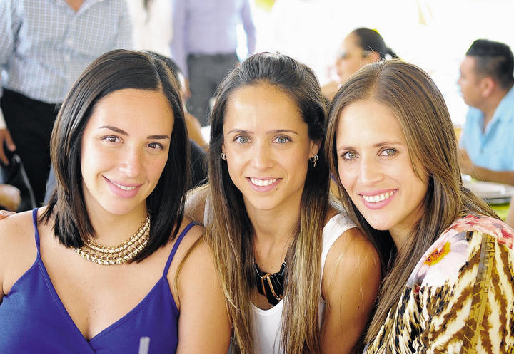 Mónica, Daniela y Martha.