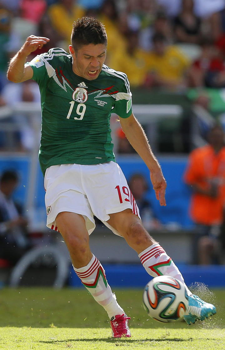 Oribe Peralta salió de la cancha para dar lugar a Javier 'Chicharito' Hernández.