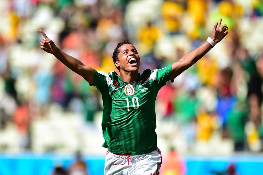 Giovani Dos Santos desató la euforia de toda la afición mexicana al anotar el esperado gol que abrió el marcador dando la ventaja al conjunto tricolor.