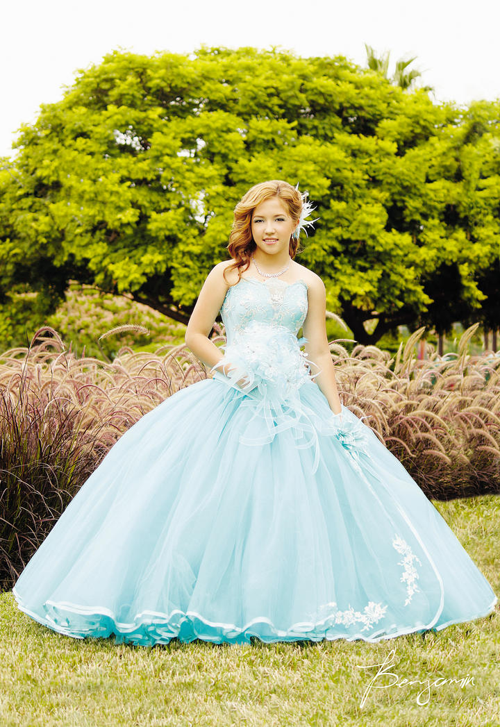 29062014 Lizbeth Hernández Guerrero celebrando sus XV años en el Casino del Club San Isidro.  Ella es hija de Héctor Manuel Hernández Fernández y Sol María Guerrero Rodríguez.- Benjamín Fotografía