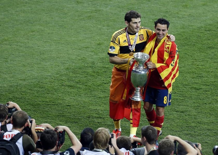 En 2012 lo hicieron de nuevo, de la mano de Xavi, España levanto la Eurocopa 2012.