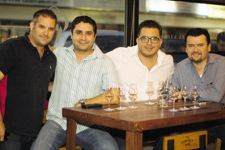 Marco Estefanía, Antonio Padrelín, Chava Perales y Fernando Reyes.